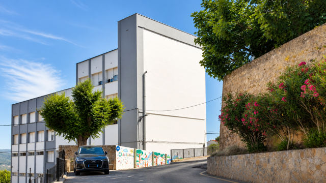 Vista del edificio de la Escuela Hogar
